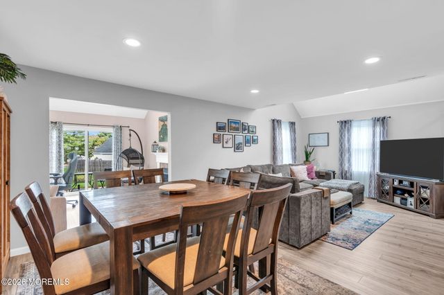 16 Harte Court, Freehold, NJ 07728
