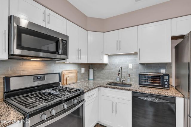 16 Harte Court, Freehold, NJ 07728