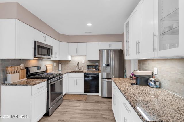 16 Harte Court, Freehold, NJ 07728