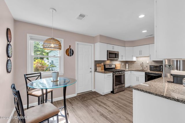 16 Harte Court, Freehold, NJ 07728