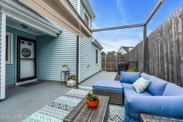 16 Harte Court, Freehold, NJ 07728