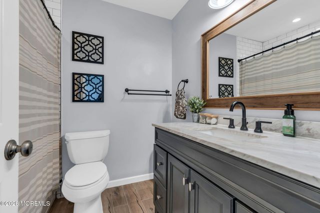16 Harte Court, Freehold, NJ 07728