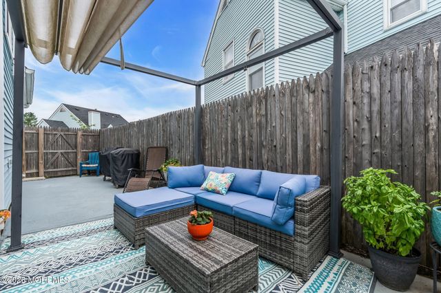 16 Harte Court, Freehold, NJ 07728