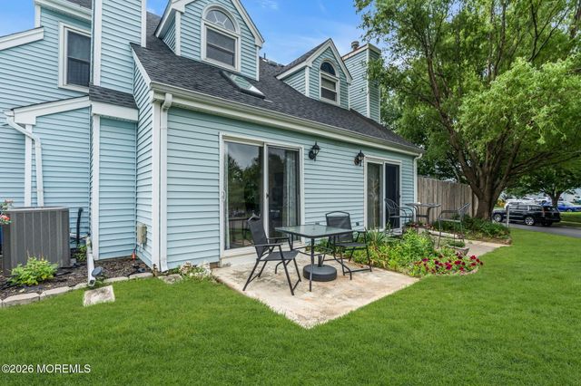 16 Harte Court, Freehold, NJ 07728
