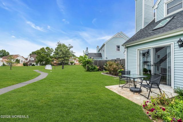 16 Harte Court, Freehold, NJ 07728