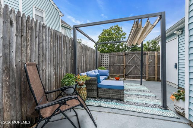 16 Harte Court, Freehold, NJ 07728