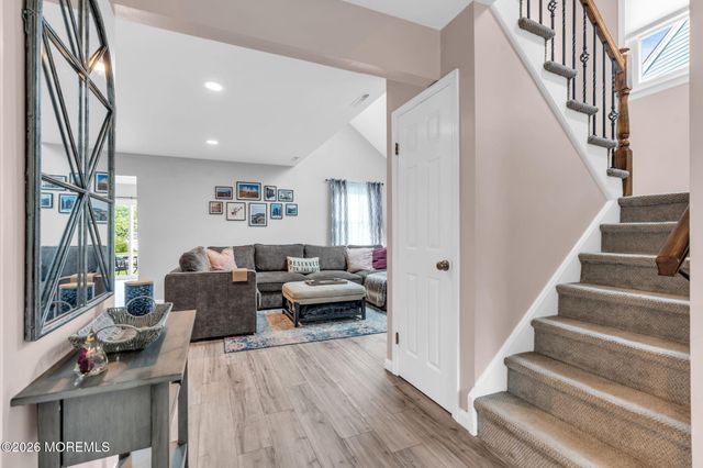 16 Harte Court, Freehold, NJ 07728