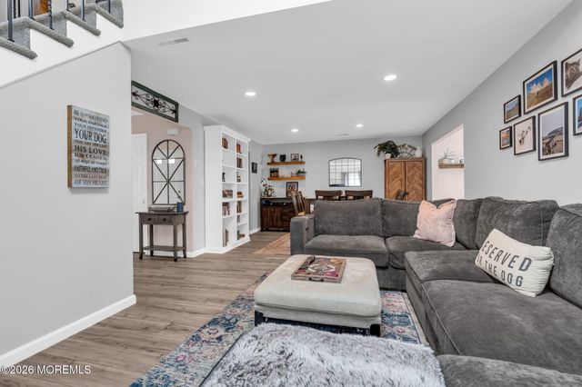 16 Harte Court, Freehold, NJ 07728