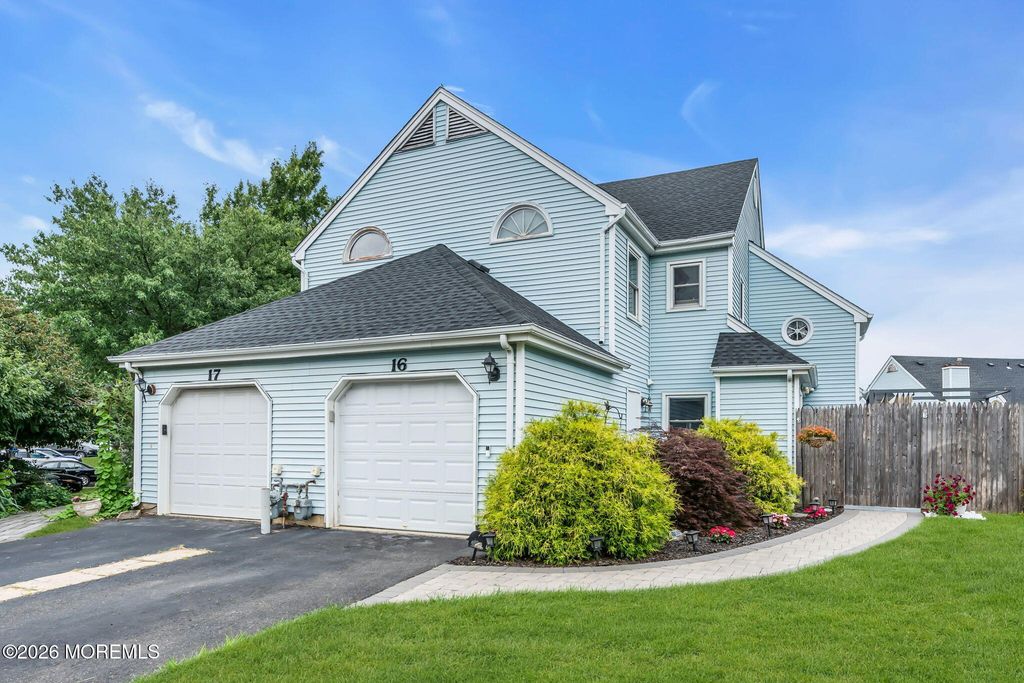 16 Harte Court, Freehold, NJ 07728