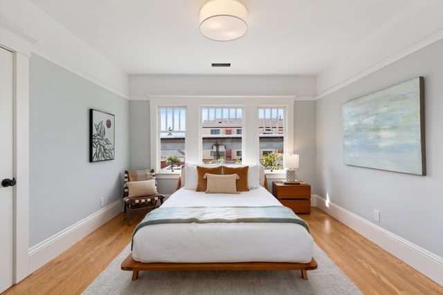 5914 Martin Luther King Jr Way, Oakland, CA 94609