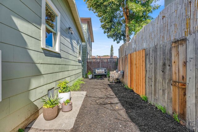 5914 Martin Luther King Jr Way, Oakland, CA 94609