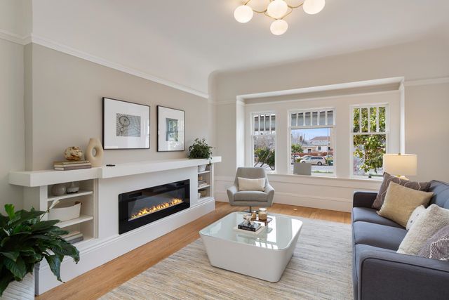 5914 Martin Luther King Jr Way, Oakland, CA 94609