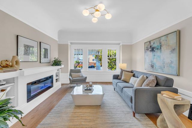 5914 Martin Luther King Jr Way, Oakland, CA 94609