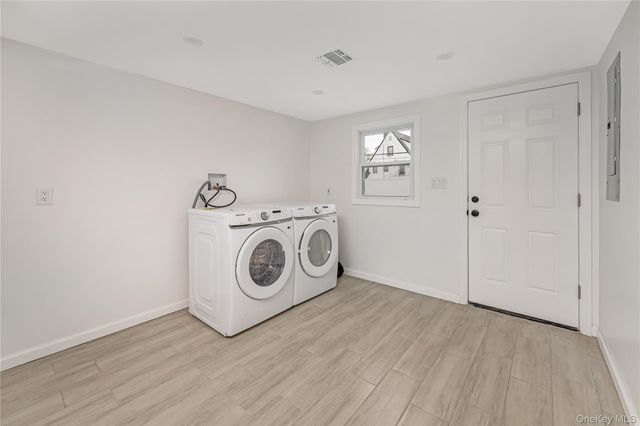 1043 Delaware Avenue, Island Park, NY 11558