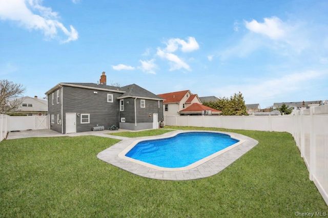 1043 Delaware Avenue, Island Park, NY 11558