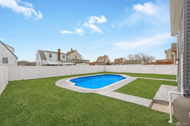 1043 Delaware Avenue, Island Park, NY 11558