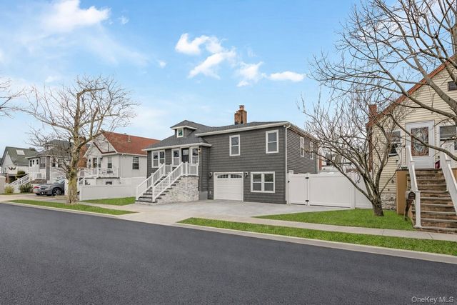 1043 Delaware Avenue, Island Park, NY 11558