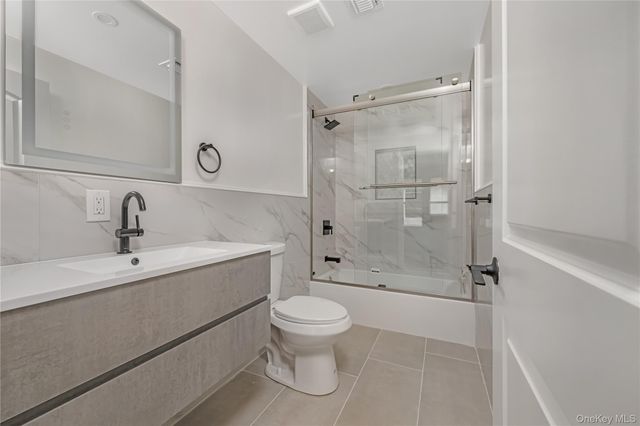 1043 Delaware Avenue, Island Park, NY 11558