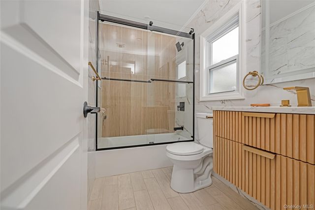 1043 Delaware Avenue, Island Park, NY 11558