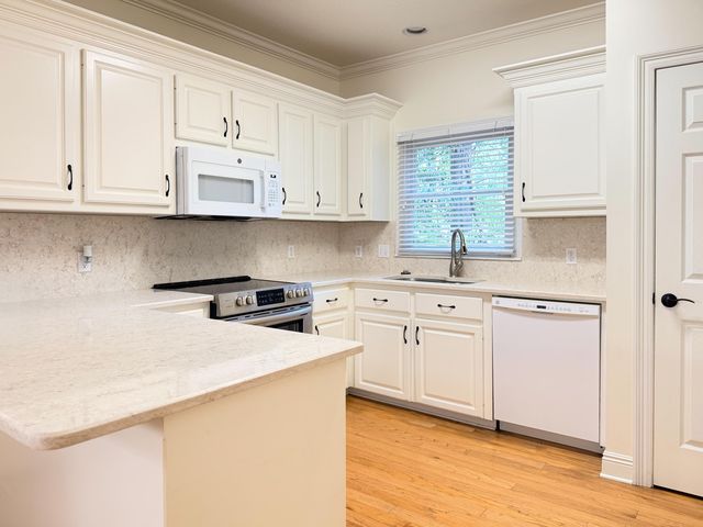 42 Acadian, Hattiesburg, MS 39402