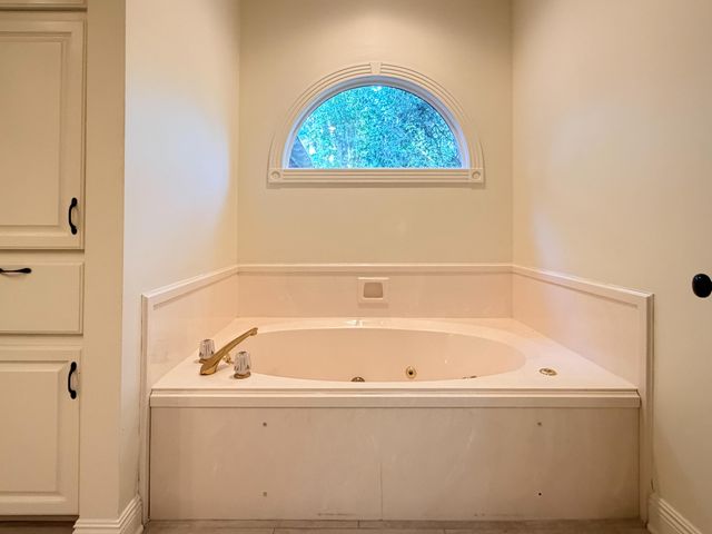 42 Acadian, Hattiesburg, MS 39402