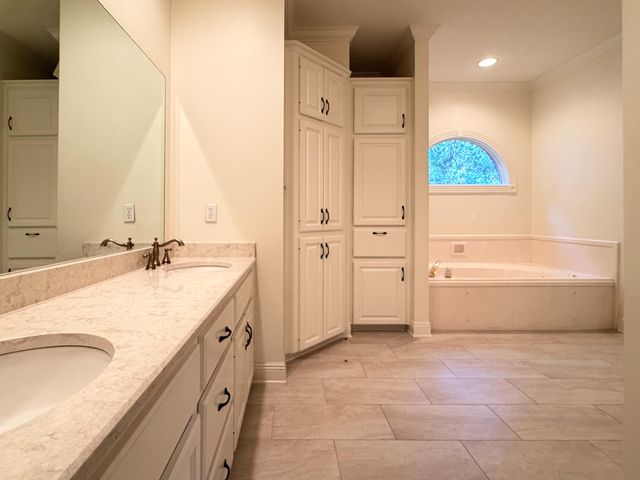 42 Acadian, Hattiesburg, MS 39402