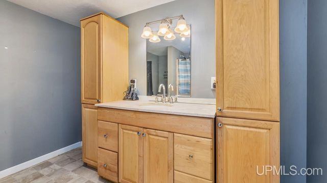 5373 18th Road, Escanaba, MI 49829