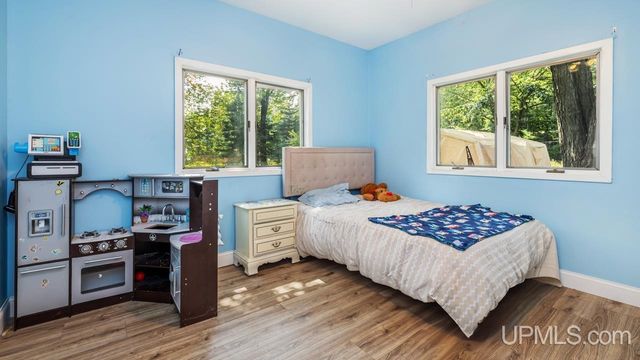 5373 18th Road, Escanaba, MI 49829