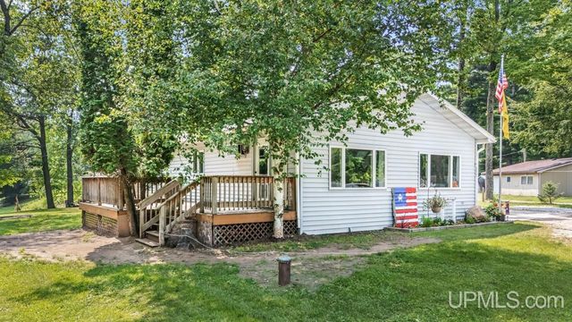 5373 18th Road, Escanaba, MI 49829