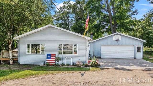 5373 18th Road, Escanaba, MI 49829