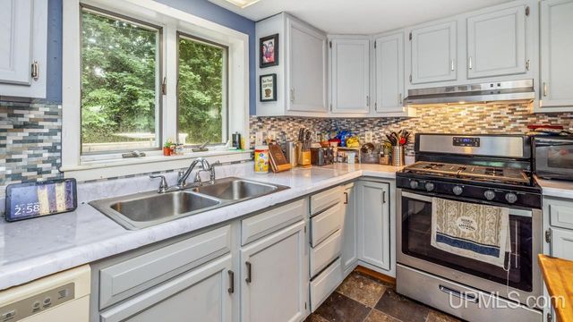 5373 18th Road, Escanaba, MI 49829