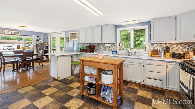 5373 18th Road, Escanaba, MI 49829