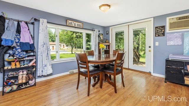 5373 18th Road, Escanaba, MI 49829