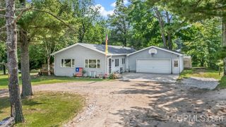 5373 18th Road, Escanaba, MI 49829