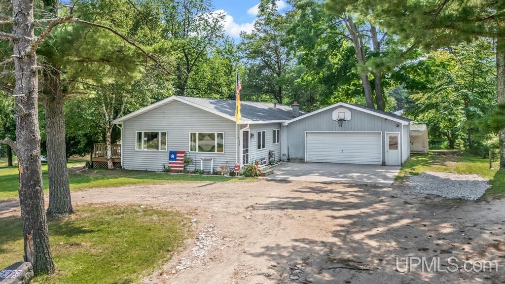 5373 18th Road, Escanaba, MI 49829