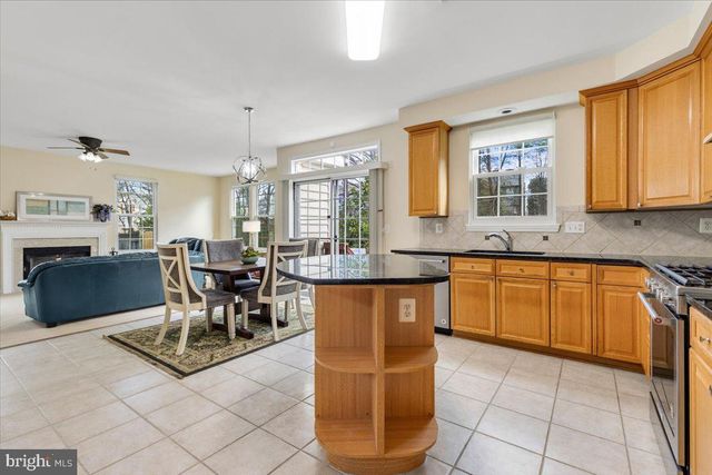 6753 EDGE CLIFF DR, Alexandria, VA 22315