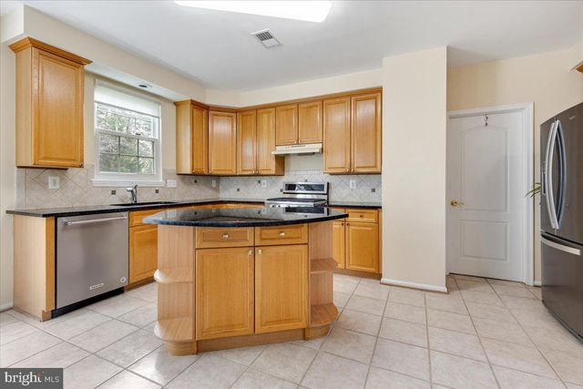 6753 EDGE CLIFF DR, Alexandria, VA 22315