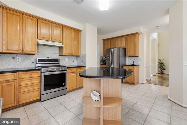 6753 EDGE CLIFF DR, Alexandria, VA 22315