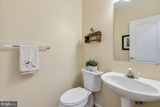 6753 EDGE CLIFF DR, Alexandria, VA 22315