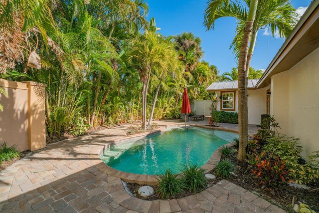 201 54TH STREET, Holmes Beach, FL 34217