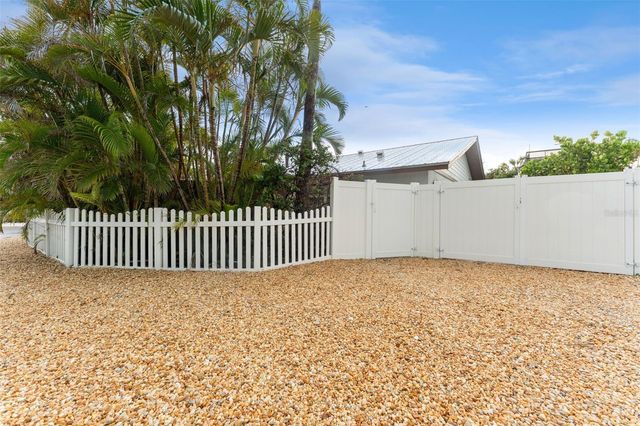 201 54TH STREET, Holmes Beach, FL 34217