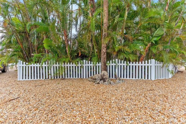 201 54TH STREET, Holmes Beach, FL 34217