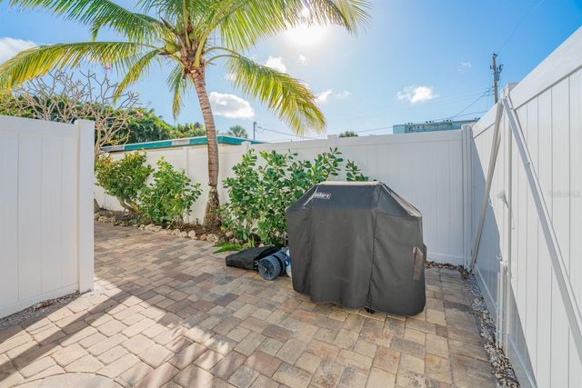 201 54TH STREET, Holmes Beach, FL 34217