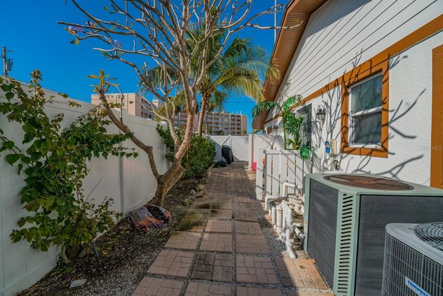 201 54TH STREET, Holmes Beach, FL 34217