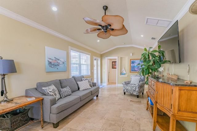 201 54TH STREET, Holmes Beach, FL 34217