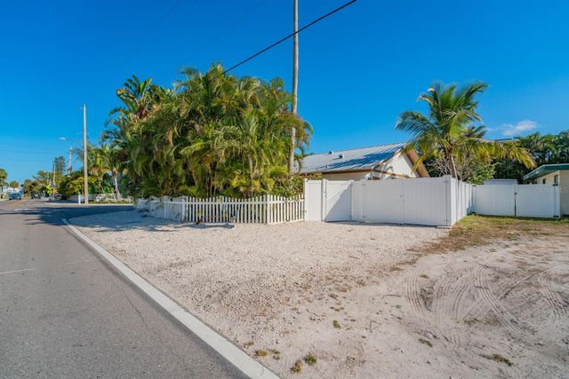 201 54TH STREET, Holmes Beach, FL 34217