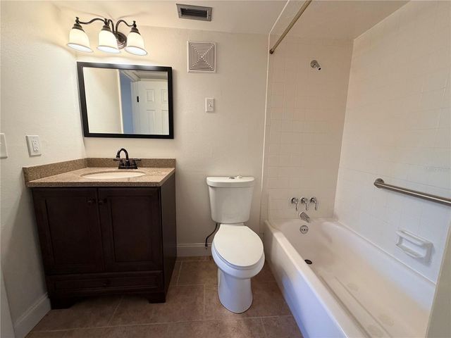 900 AVENUE Z SE C2, Winter Haven, FL 33880