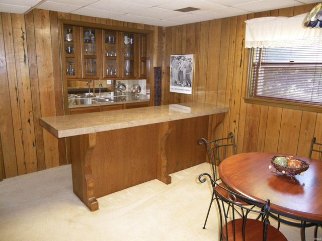 516 Holly Hill Drive, Evansville, IN 47710