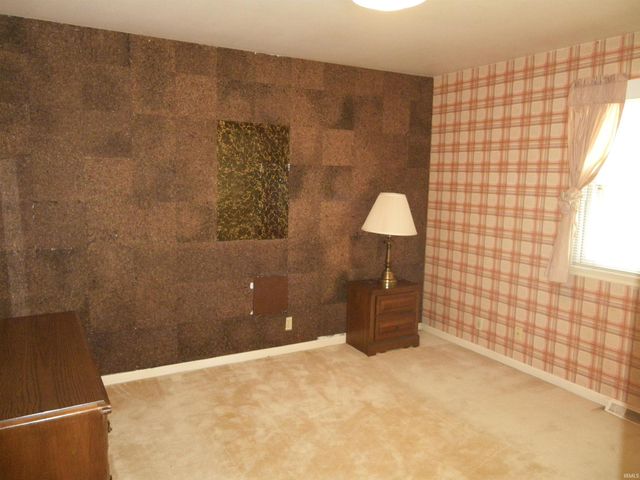 516 Holly Hill Drive, Evansville, IN 47710
