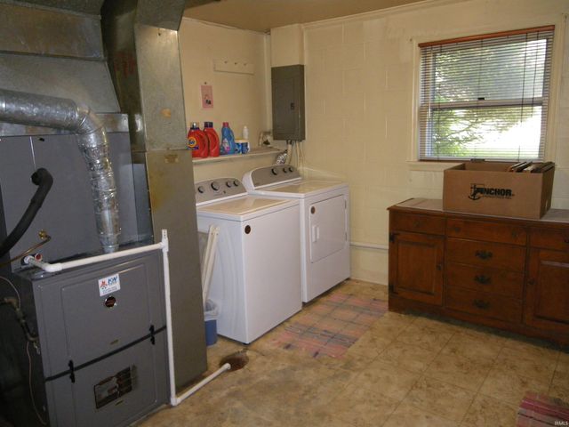 516 Holly Hill Drive, Evansville, IN 47710